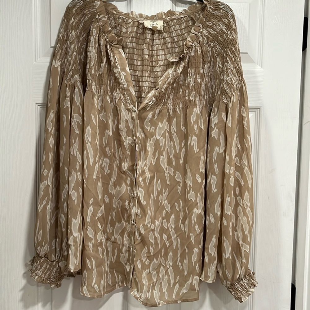 NWOT Perch smocked with balloon sleeves and smocked cuffs. Sz 2xl